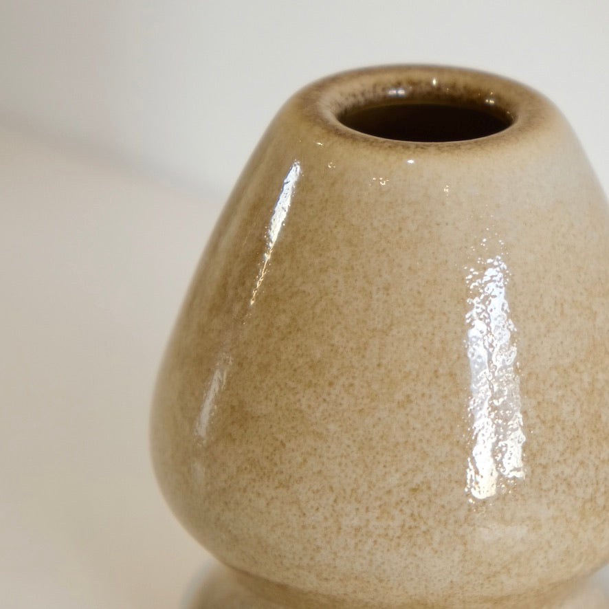 Hojicha Beige Ceramic Matcha Whisk Holder Chasen Stand