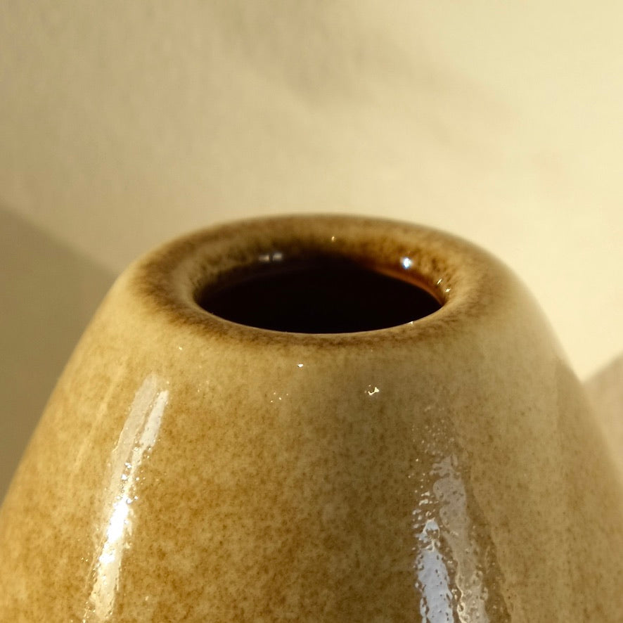 Hojicha Beige Ceramic Matcha Whisk Holder Chasen Stand